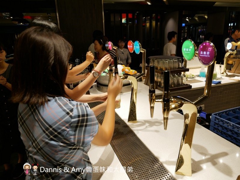 《吃到飽餐廳推薦》饗食天堂台北京站店必吃餐點懶人包分享。肋眼牛排x焗烤生蠔x龍膽石斑BUFFET餐點升級再進化︱聚餐好選擇（影片）