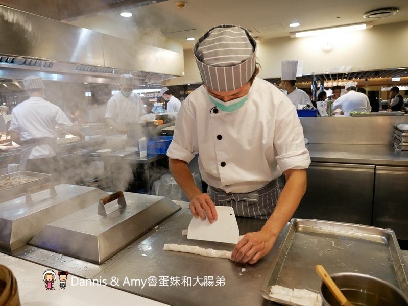 《吃到飽餐廳推薦》饗食天堂台北京站店必吃餐點懶人包分享。肋眼牛排x焗烤生蠔x龍膽石斑BUFFET餐點升級再進化︱聚餐好選擇（影片）