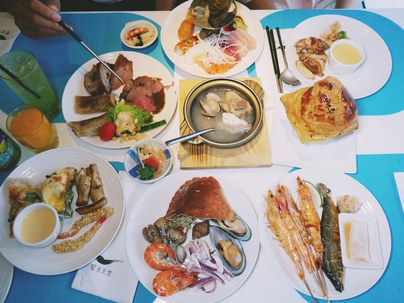 《吃到飽餐廳推薦》饗食天堂台北京站店必吃餐點懶人包分享。肋眼牛排x焗烤生蠔x龍膽石斑BUFFET餐點升級再進化︱聚餐好選擇（影片）