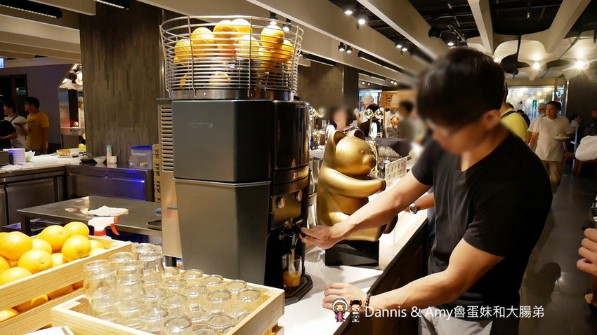 《吃到飽餐廳推薦》饗食天堂台北京站店必吃餐點懶人包分享。肋眼牛排x焗烤生蠔x龍膽石斑BUFFET餐點升級再進化︱聚餐好選擇（影片）