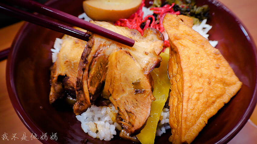 免費加湯豬血湯,紅昌吉豬血湯推薦,紅昌吉豬血湯地址,大同區滷肉飯,民權西路站滷肉飯,民權西路站魯肉飯,昌吉街滷肉飯,民權西路站豬腳飯