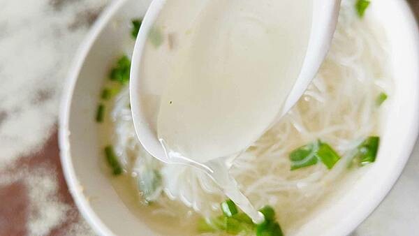 【台北美食】民樂旗魚米粉｜迪化街裡老字號米粉湯