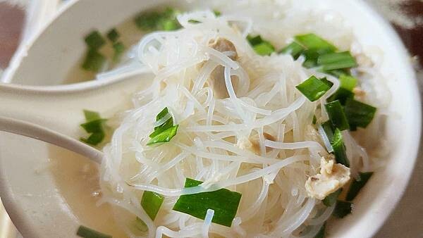 【台北美食】民樂旗魚米粉｜迪化街裡老字號米粉湯