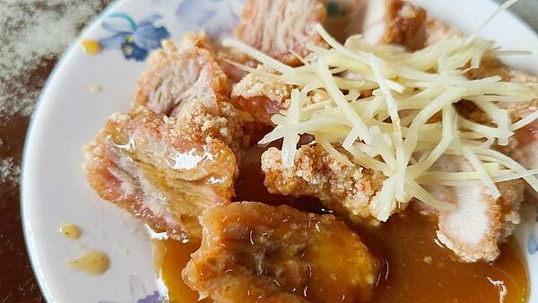 【台北美食】民樂旗魚米粉｜迪化街裡老字號米粉湯