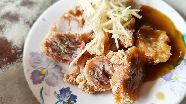 【台北美食】民樂旗魚米粉｜迪化街裡老字號米粉湯