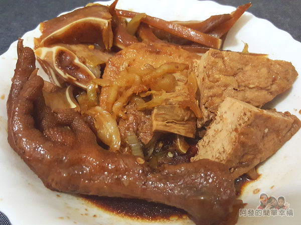 詹記雞腳翅12-淋上辣醬更帶勁