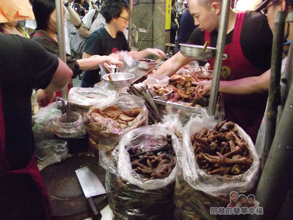 詹記雞腳翅03-忙不停的工作人員