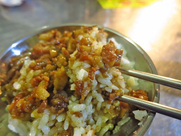 【台北美食】鴨頭正二代滷肉飯-湯頭鮮美的瓜仔肉湯