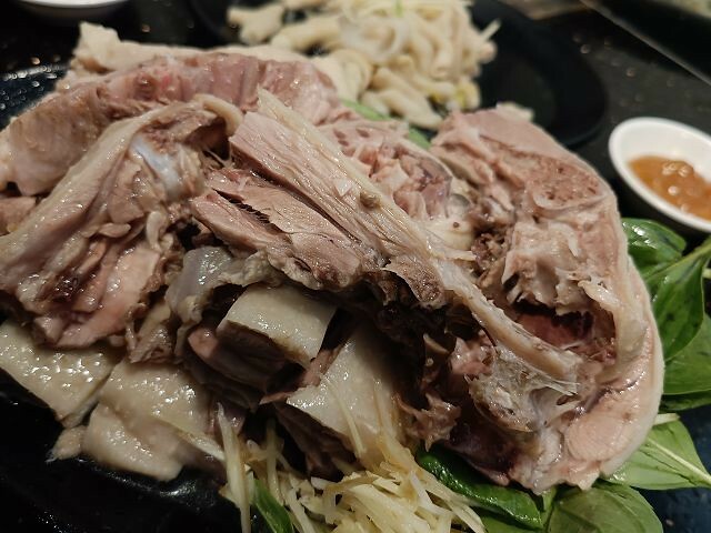 台北市大同區後驛鵝肉店 | 台北後車站美食．鵝肉鮮嫩多汁又順口．也可以品嚐鴨肉的美味