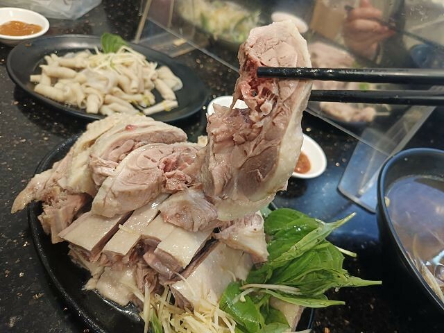 台北市大同區後驛鵝肉店 | 台北後車站美食．鵝肉鮮嫩多汁又順口．也可以品嚐鴨肉的美味