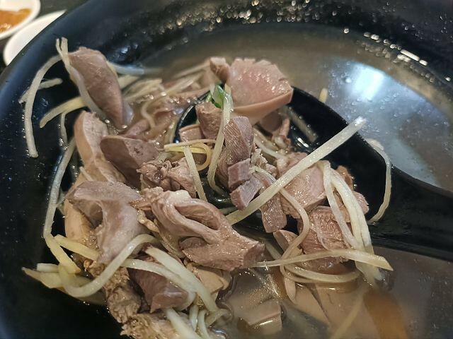 台北市大同區後驛鵝肉店 | 台北後車站美食．鵝肉鮮嫩多汁又順口．也可以品嚐鴨肉的美味