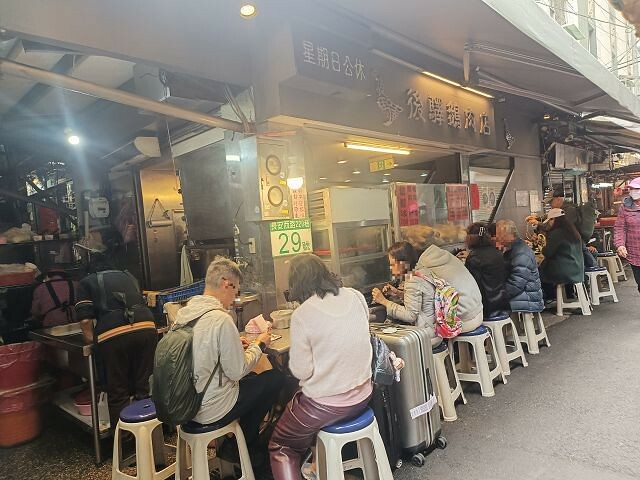 台北市大同區後驛鵝肉店 | 台北後車站美食．鵝肉鮮嫩多汁又順口．也可以品嚐鴨肉的美味