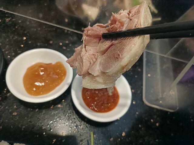 台北市大同區後驛鵝肉店 | 台北後車站美食．鵝肉鮮嫩多汁又順口．也可以品嚐鴨肉的美味