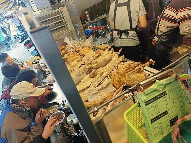 台北市大同區後驛鵝肉店 | 台北後車站美食．鵝肉鮮嫩多汁又順口．也可以品嚐鴨肉的美味