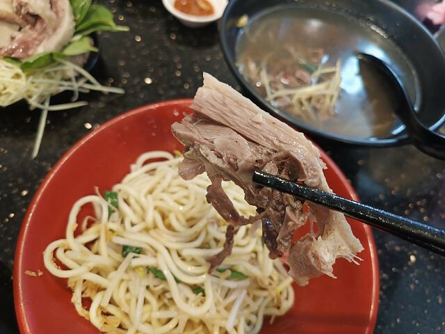 台北市大同區後驛鵝肉店 | 台北後車站美食．鵝肉鮮嫩多汁又順口．也可以品嚐鴨肉的美味
