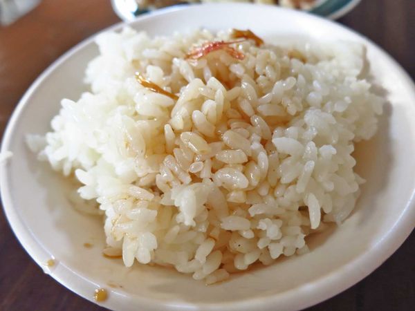 【台北美食】黑點雞肉-香噴噴粒粒分明的雞油飯
