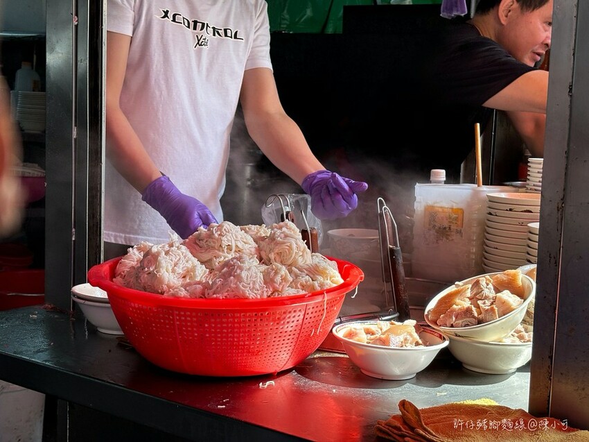 台北市大同區【台北大橋頭小吃】許仔豬腳麵線,大稻埕慈聖宮美食推薦