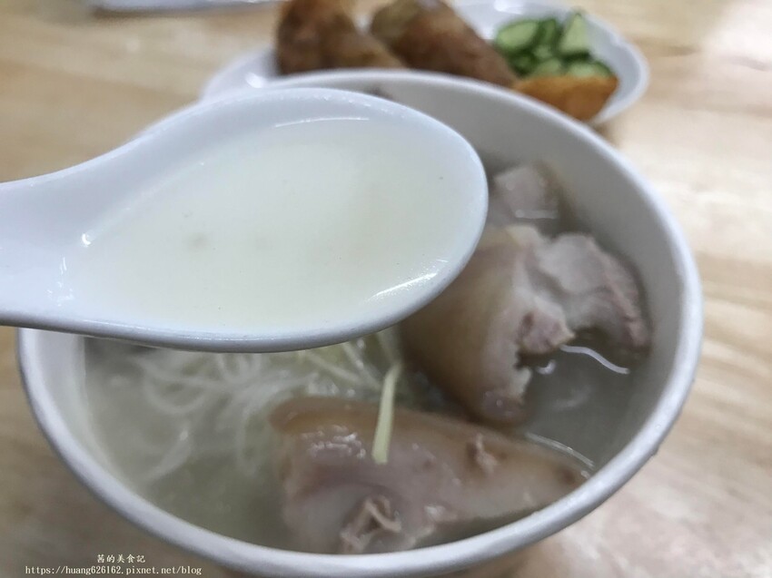 【台北大同區 】台北大稻埕慈聖宮美食『許仔豬腳麵線』原來白麵線加上蒜泥那麼絕配,豬腳湯還能無限續加~