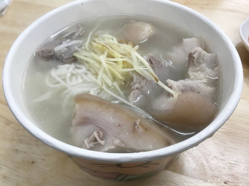 【台北大同區 】台北大稻埕慈聖宮美食『許仔豬腳麵線』原來白麵線加上蒜泥那麼絕配,豬腳湯還能無限續加~