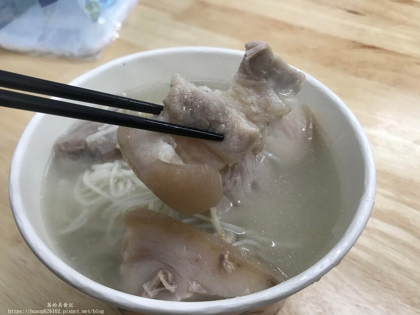 【台北大同區 】台北大稻埕慈聖宮美食『許仔豬腳麵線』原來白麵線加上蒜泥那麼絕配,豬腳湯還能無限續加~