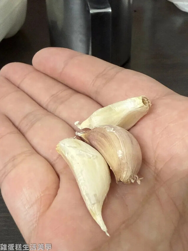 【新北食記】油庫口蚵仔麵線炭烤香腸 -