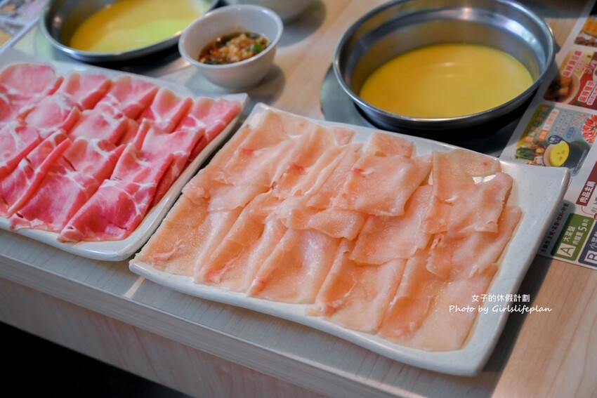 營業至凌晨4點老字號平價連鎖火鍋,自助吧除了汽水飲料還有楊枝甘露 、愛文芒果霜淇淋小美冰淇淋等可以吃到飽喝到飽,CP值有夠高