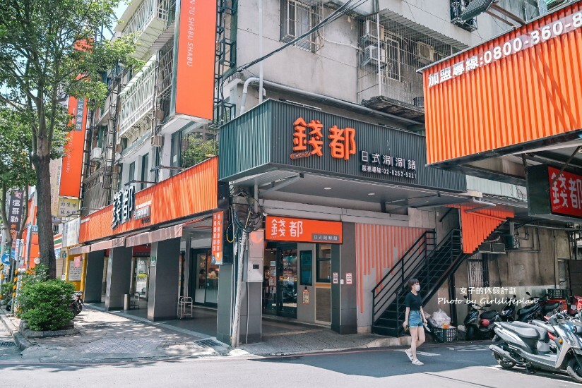 營業至凌晨4點老字號平價連鎖火鍋,自助吧除了汽水飲料還有楊枝甘露 、愛文芒果霜淇淋小美冰淇淋等可以吃到飽喝到飽,CP值有夠高