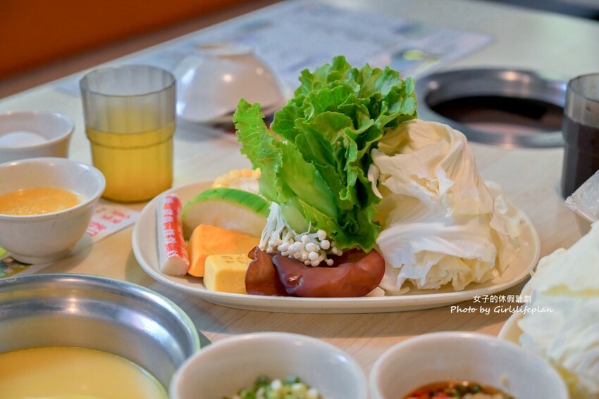 營業至凌晨4點老字號平價連鎖火鍋,自助吧除了汽水飲料還有楊枝甘露 、愛文芒果霜淇淋小美冰淇淋等可以吃到飽喝到飽,CP值有夠高