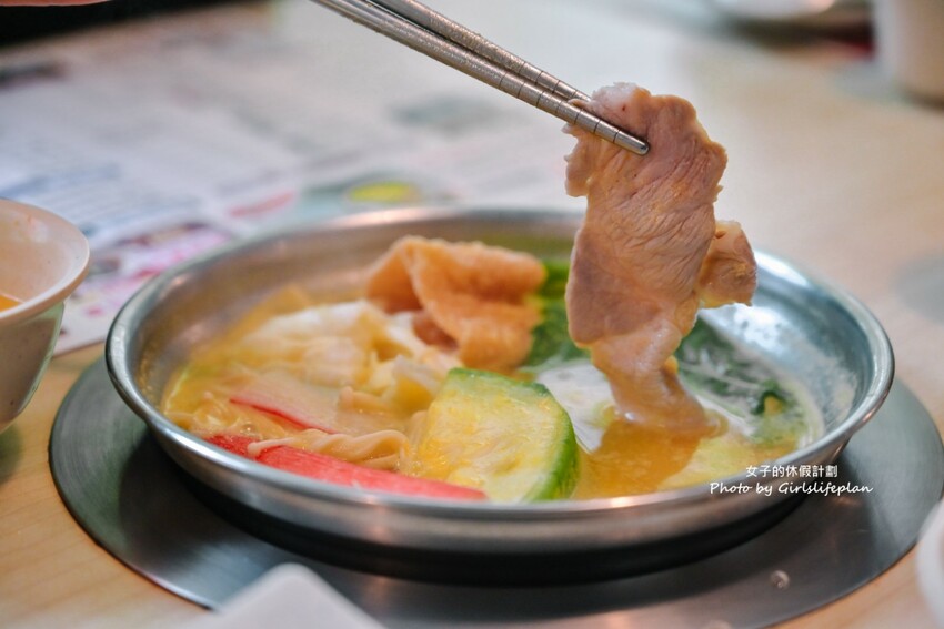 營業至凌晨4點老字號平價連鎖火鍋,自助吧除了汽水飲料還有楊枝甘露 、愛文芒果霜淇淋小美冰淇淋等可以吃到飽喝到飽,CP值有夠高