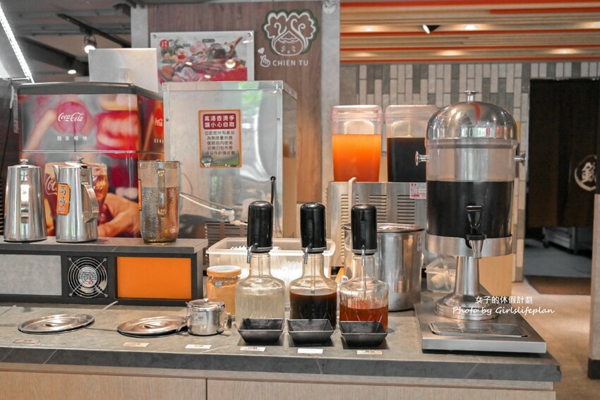 營業至凌晨4點老字號平價連鎖火鍋,自助吧除了汽水飲料還有楊枝甘露 、愛文芒果霜淇淋小美冰淇淋等可以吃到飽喝到飽,CP值有夠高