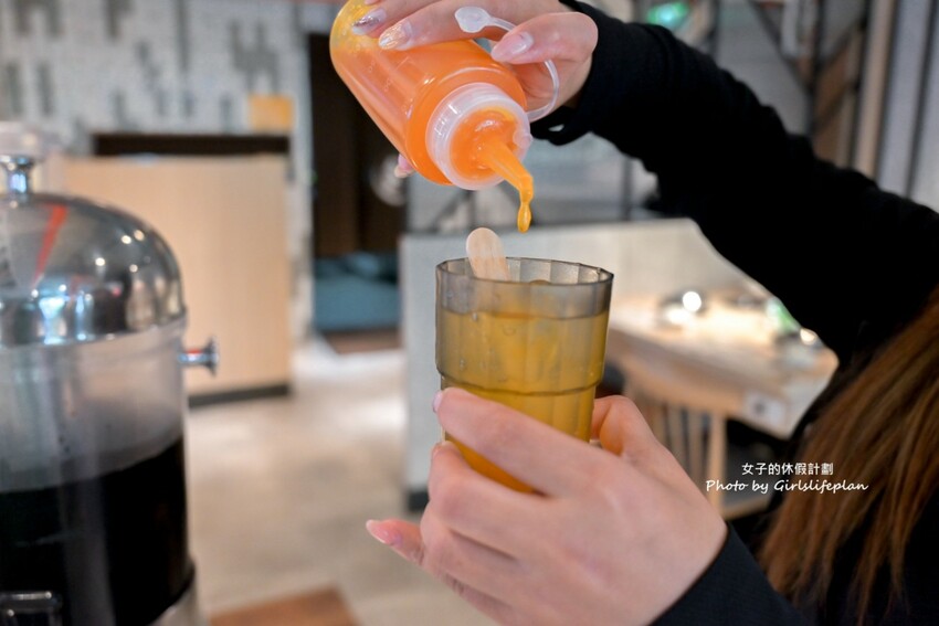 營業至凌晨4點老字號平價連鎖火鍋,自助吧除了汽水飲料還有楊枝甘露 、愛文芒果霜淇淋小美冰淇淋等可以吃到飽喝到飽,CP值有夠高