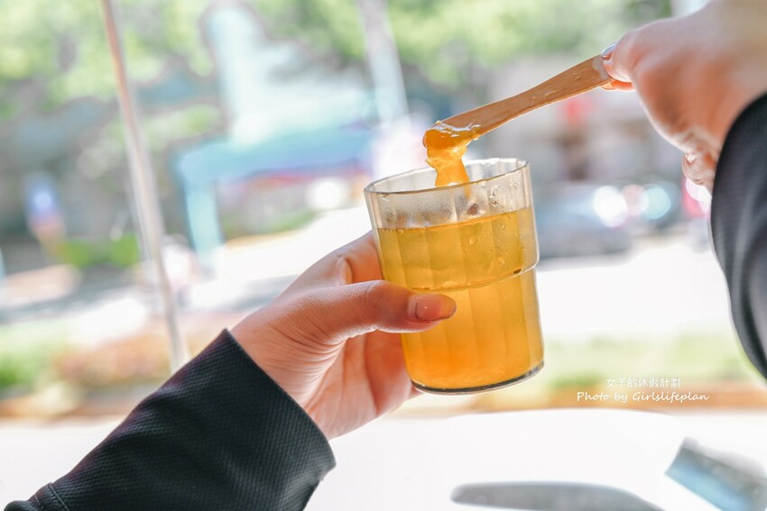 營業至凌晨4點老字號平價連鎖火鍋,自助吧除了汽水飲料還有楊枝甘露 、愛文芒果霜淇淋小美冰淇淋等可以吃到飽喝到飽,CP值有夠高