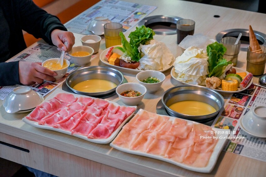 營業至凌晨4點老字號平價連鎖火鍋,自助吧除了汽水飲料還有楊枝甘露 、愛文芒果霜淇淋小美冰淇淋等可以吃到飽喝到飽,CP值有夠高