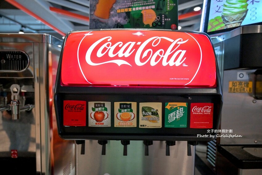 營業至凌晨4點老字號平價連鎖火鍋,自助吧除了汽水飲料還有楊枝甘露 、愛文芒果霜淇淋小美冰淇淋等可以吃到飽喝到飽,CP值有夠高