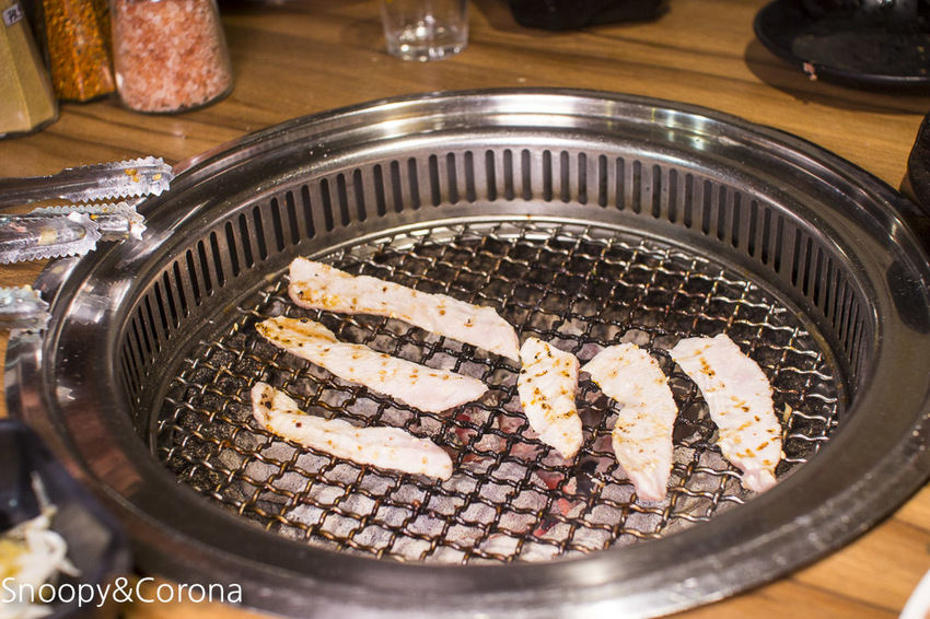 【新北市美食】板橋燒烤吃到飽|燒惑日式炭火燒肉店~生日送和牛套餐、KIRIN Bar啤酒無限暢飲