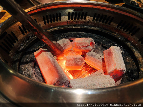 圓圓家愛吃貨-《板橋美食》府中站美味燒烤吃到飽，久天日式炭燒，板橋燒烤吃到飽餐廳，高CP值的聚餐好去處
