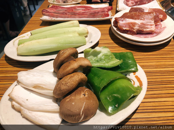 圓圓家愛吃貨-《板橋美食》府中站美味燒烤吃到飽，久天日式炭燒，板橋燒烤吃到飽餐廳，高CP值的聚餐好去處