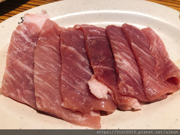 圓圓家愛吃貨-《板橋美食》府中站美味燒烤吃到飽，久天日式炭燒，板橋燒烤吃到飽餐廳，高CP值的聚餐好去處