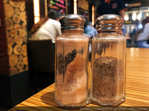 圓圓家愛吃貨-《板橋美食》府中站美味燒烤吃到飽，久天日式炭燒，板橋燒烤吃到飽餐廳，高CP值的聚餐好去處