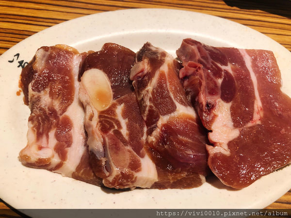 圓圓家愛吃貨-《板橋美食》府中站美味燒烤吃到飽，久天日式炭燒，板橋燒烤吃到飽餐廳，高CP值的聚餐好去處