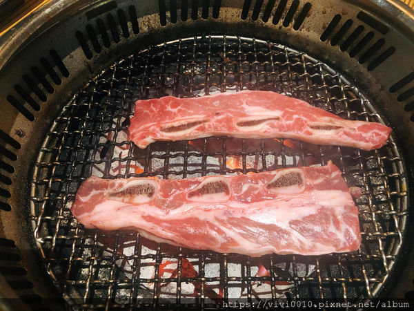 圓圓家愛吃貨-《板橋美食》府中站美味燒烤吃到飽，久天日式炭燒，板橋燒烤吃到飽餐廳，高CP值的聚餐好去處