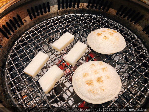 圓圓家愛吃貨-《板橋美食》府中站美味燒烤吃到飽，久天日式炭燒，板橋燒烤吃到飽餐廳，高CP值的聚餐好去處