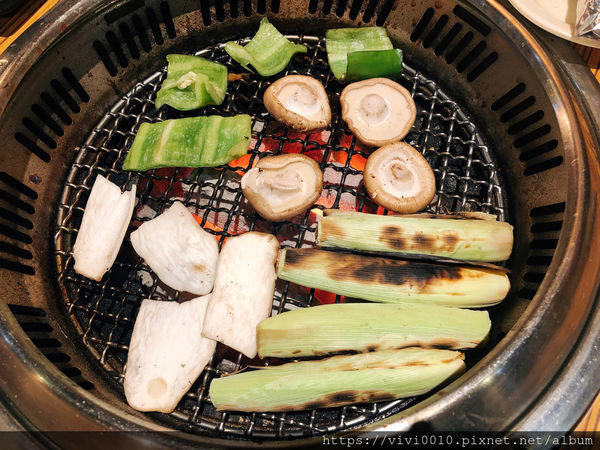 圓圓家愛吃貨-《板橋美食》府中站美味燒烤吃到飽，久天日式炭燒，板橋燒烤吃到飽餐廳，高CP值的聚餐好去處