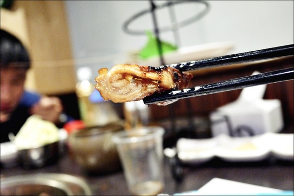 燒肉眾精緻炭火燒肉：烤物有特色、擺盤具匠心，適合上班族的休閒夜烤【燒肉眾精緻炭火燒肉】