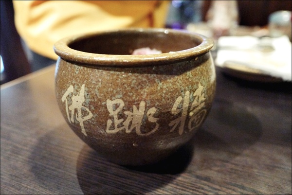 燒肉眾精緻炭火燒肉：烤物有特色、擺盤具匠心，適合上班族的休閒夜烤【燒肉眾精緻炭火燒肉】