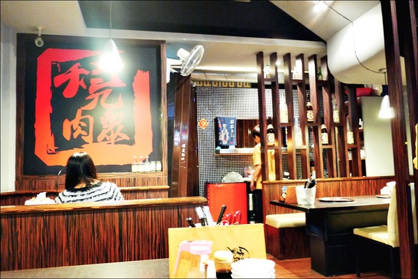 燒肉眾精緻炭火燒肉：烤物有特色、擺盤具匠心，適合上班族的休閒夜烤【燒肉眾精緻炭火燒肉】