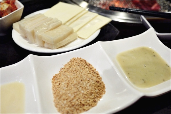 燒肉眾精緻炭火燒肉：烤物有特色、擺盤具匠心，適合上班族的休閒夜烤【燒肉眾精緻炭火燒肉】