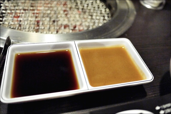 燒肉眾精緻炭火燒肉：烤物有特色、擺盤具匠心，適合上班族的休閒夜烤【燒肉眾精緻炭火燒肉】