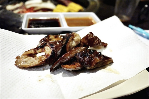 燒肉眾精緻炭火燒肉：烤物有特色、擺盤具匠心，適合上班族的休閒夜烤【燒肉眾精緻炭火燒肉】