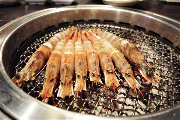 燒肉眾精緻炭火燒肉：烤物有特色、擺盤具匠心，適合上班族的休閒夜烤【燒肉眾精緻炭火燒肉】